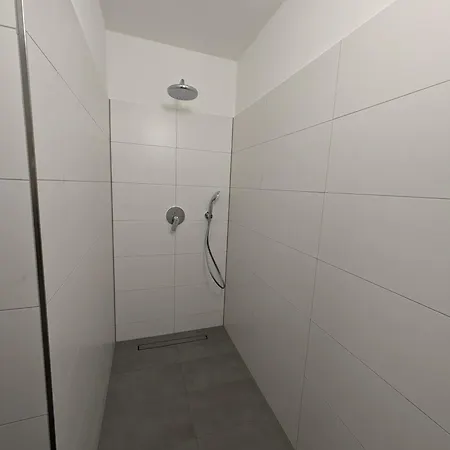 Large 150 Qm In Centrally Located 1 To 15 Guests Apartment *