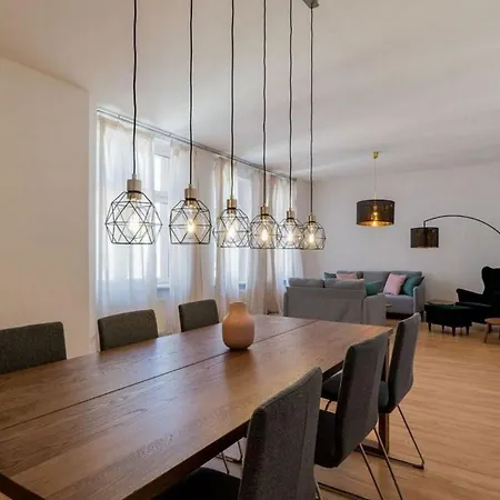Lovely 4-bedrooms - Up To 8 Guests- What'app - 0034-635-518-216 - For Reservations! Munich