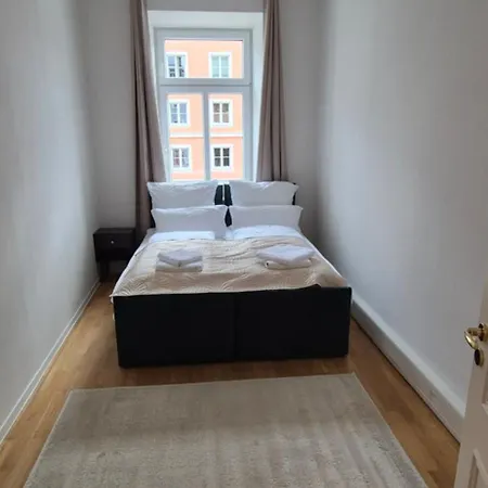 Апартаменты Large 110 Qm In Very Cetral Location 1 To 12 Guests *
