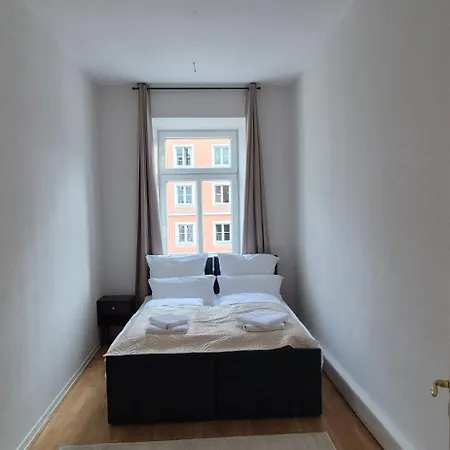 Large 110 Qm In Very Cetral Location 1 To 12 Guests Апартаменты Мюнхен