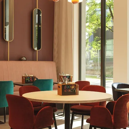 - The Niu, Loco North By Ihg Hotel Monaco di Baviera