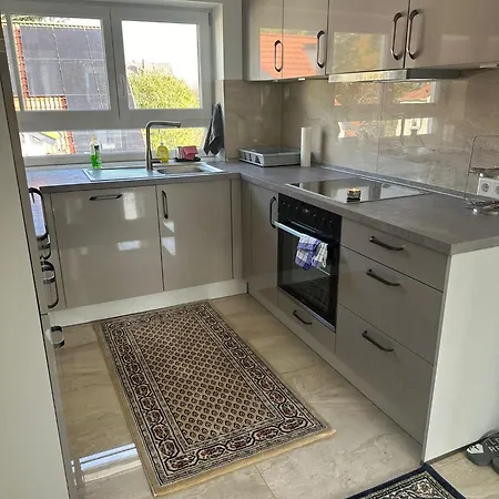 Apartment Zweizimmer-apartment Mit Allen Einrichtungen In Einem Familienhaus - No Party - Near To S8 Station Line Munich