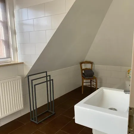 Helle Und Ruhige Dachgeschosswohnung * ميونيخ