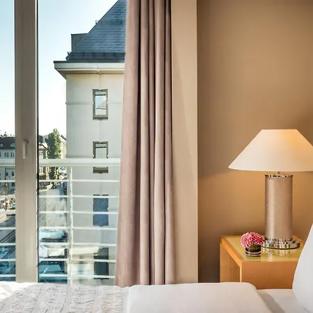 Le Meridien מלון