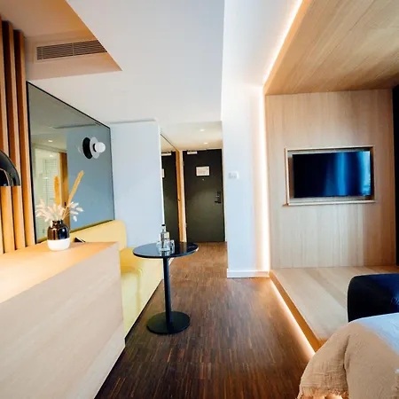 Hotell Bob W Muenchner Freiheit 4*