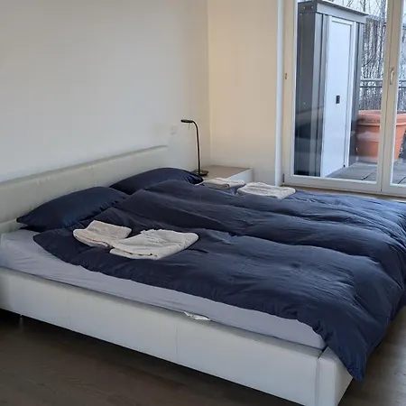 Doublebedroom With Bath Doppelzimmer Mit Bad Munich