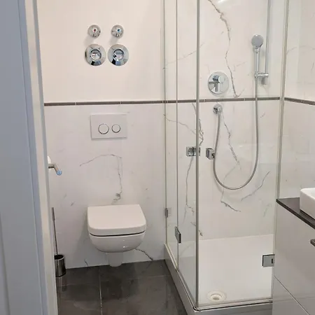Doublebedroom With Bath Doppelzimmer Mit Bad