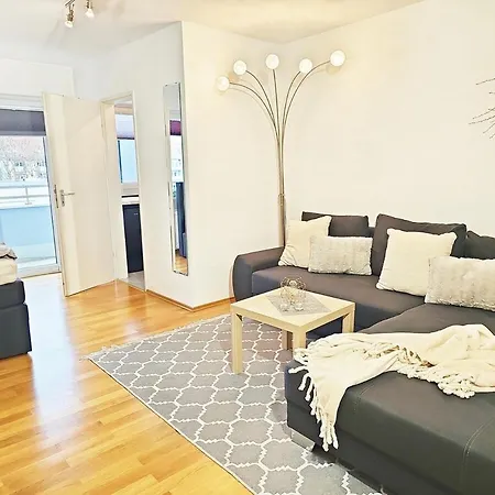 Apartment Furnished U6 Harras *