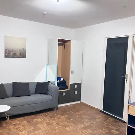 4 South Wg Homestay *