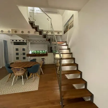 Rooftop Loft Flat For 4 Guests Apartment