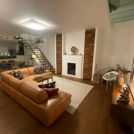 Rooftop Loft Flat For 4 Guests Apartment