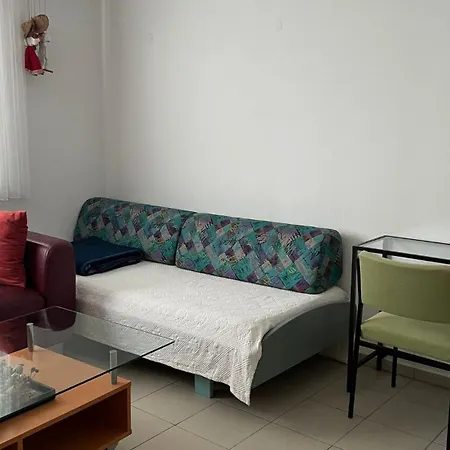 Homestay Mit Eigenem Bad Und Kueche In Reihenhaus