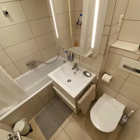 Large Cozy With Balcony And Kitchen At Pasing