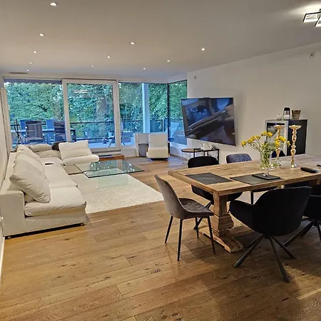 Wunderschoene, 5 Zimmerwohnung, Mit Grosser Terrasse