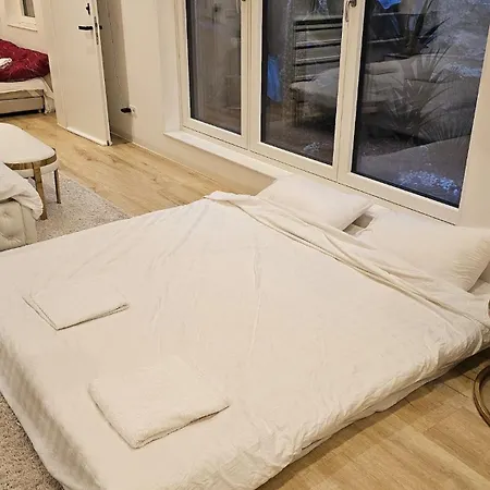 Ug Neubau City Wohnung - Pool, Gym, Sauna, Zweites Bad Extra Buchbar Apartment