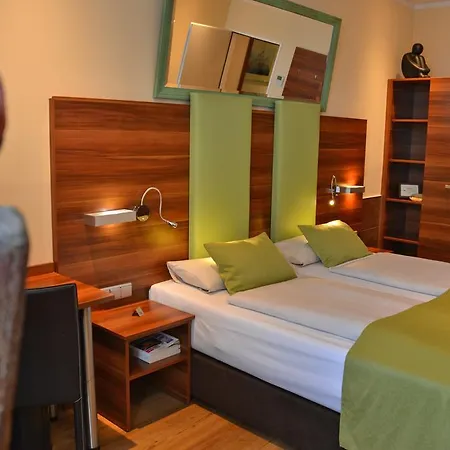 Отель Arthotel