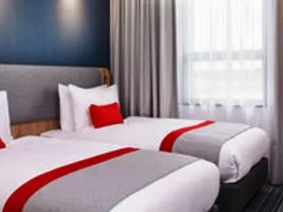 Express West By Ihg Hotel
