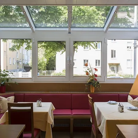 Kriemhild Am Hirschgarten 3*
