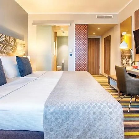 Hotel Leonardo East 4*
