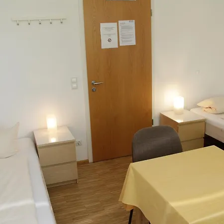 Hostel Carl *