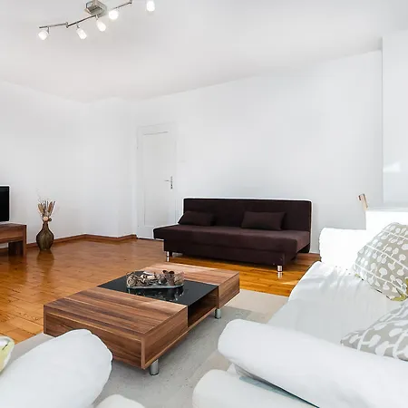Glockenbach Apartment *