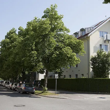 Kriemhild Am Hirschgarten Hotel München