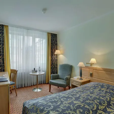 إيه دبليو إيه 4*