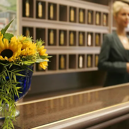 Hotel Deutsches Theater 3*