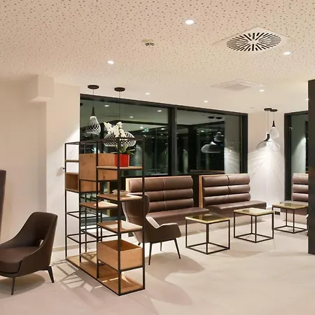 Wyndham Garden Messe Hotel 4*