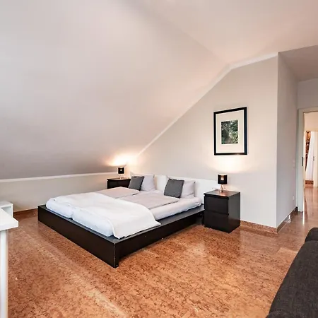 Garden House&east Park-apartments 2*