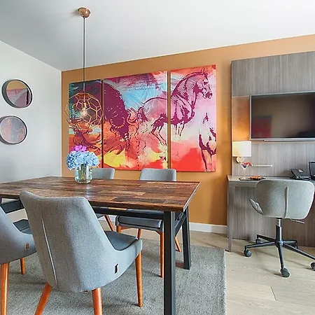 Leonardo East 4*