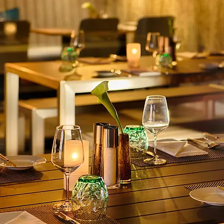 Hotel Leonardo East 4*