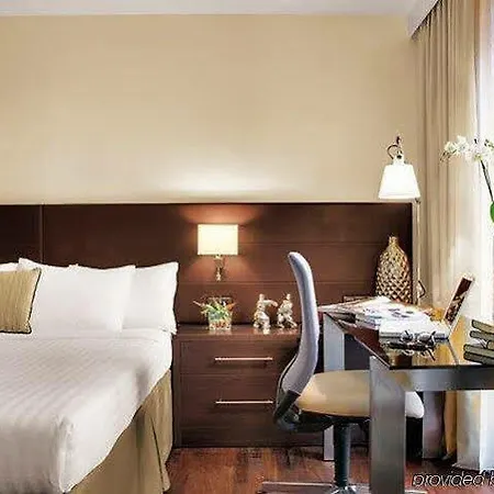 Ξενοδοχείο By Marriott East 4*