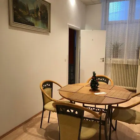 Harras Apartment *