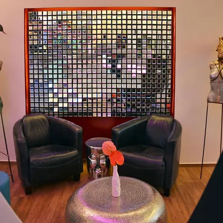 Отель Arthotel 3*