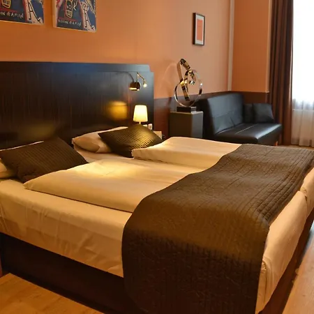 Отель Arthotel 3*
