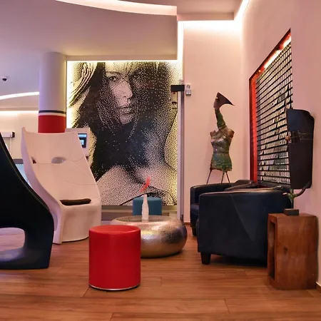 Отель Arthotel