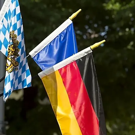 Hotel Kriemhild Am Hirschgarten 3*