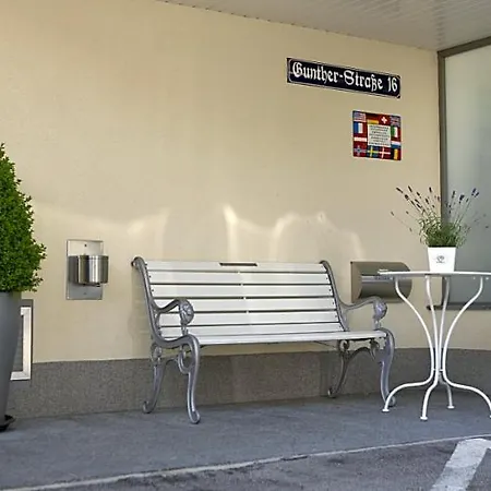 Kriemhild Am Hirschgarten Hotel München