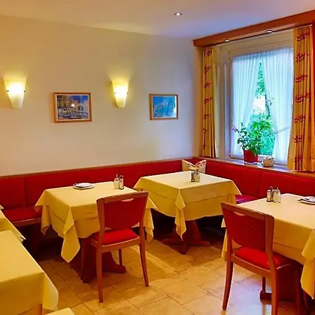 Hotel Kriemhild Am Hirschgarten 3*
