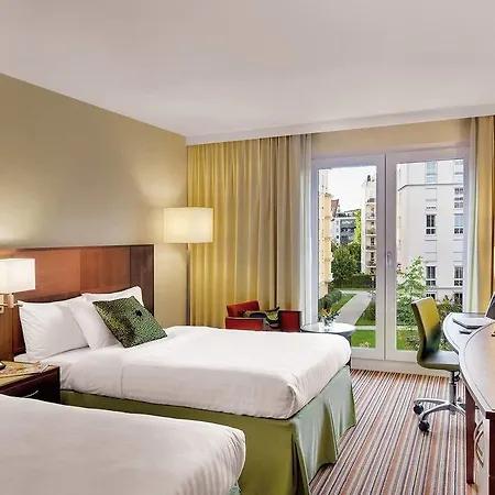 Courtyard By Marriott East Hotel Munique