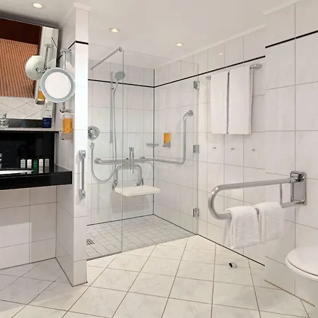 Отель Sheraton Westpark 4*