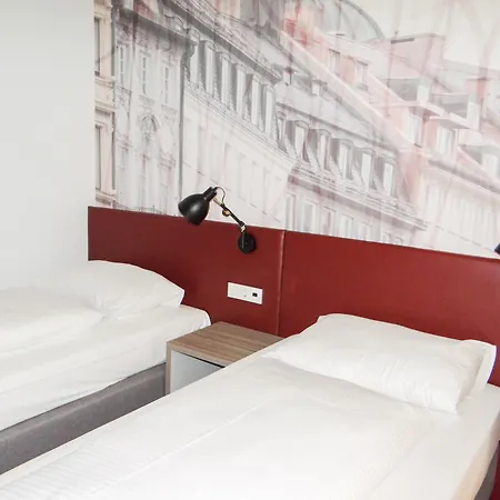 מלון Campanile Sendling 3*