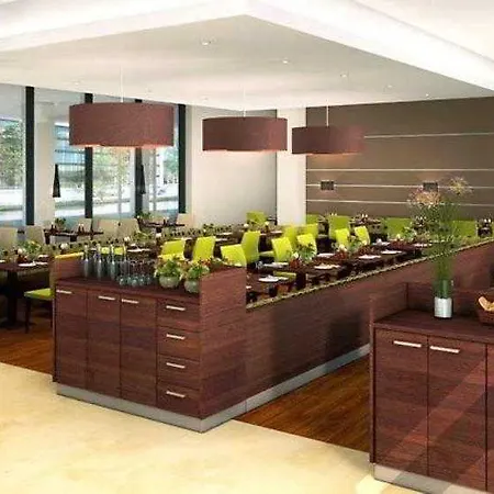 Courtyard By Marriott East Hotel Munique