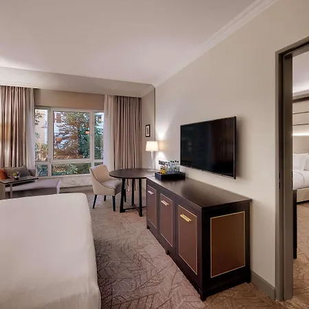 Hilton מלון