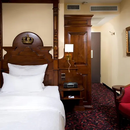 Hotel King's First
