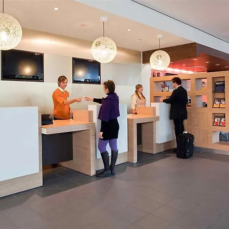 Ibis West Hotell 3*