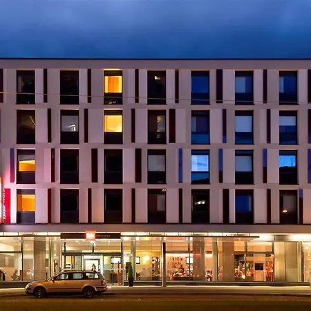 Ibis West Hotell 3*