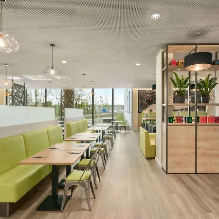 Hotel Super 8 By Wyndham North