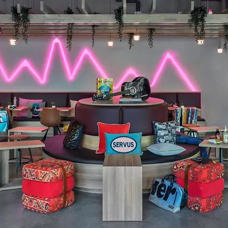 Moxy Ostbahnhof Hotel 3*